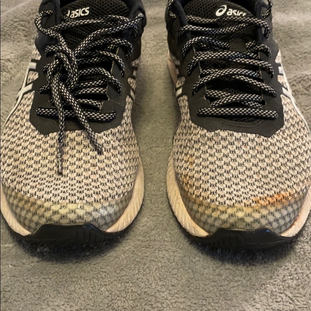 ASICS running shoes - Picture 6 of 8